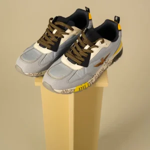 Aeronautica Militare sneakers med teknisk design og karakteristiske detaljer
